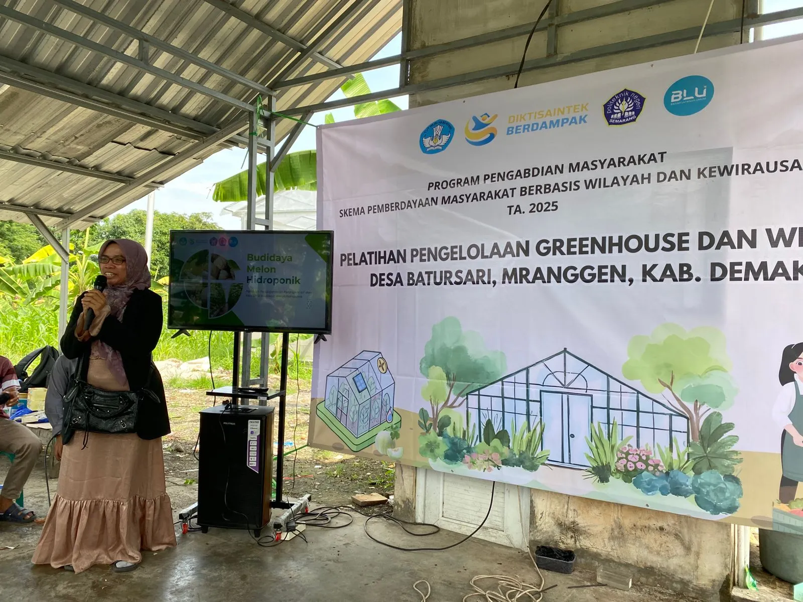 Pelatihan Greenhouse melalui Program Pengabdian kepada Masyarakat oleh Polines